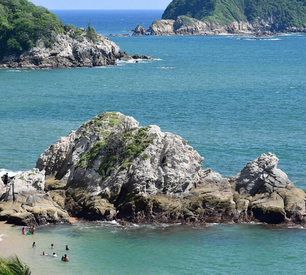 Eco-Tourism in Huatulco 2025: Blue Flag Beaches and Green Initiatives