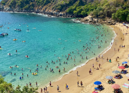 How crowded are Oaxacan beaches during Semana Santa and which are the best?