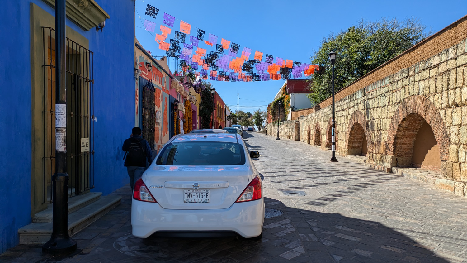 On the way to Xochimilco you pass the