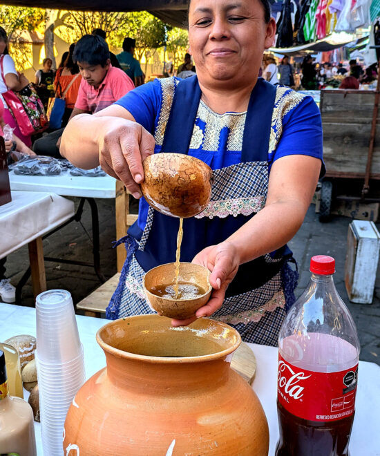 Eva Antonio Luis - Tepache en Tlacolula