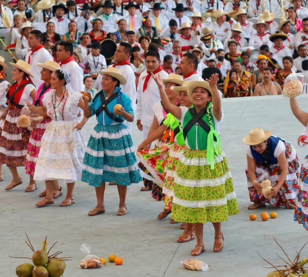 Guelaguetza Gift-Throwing Etiquette 2026: What to Bring & How to Participate Respectfully