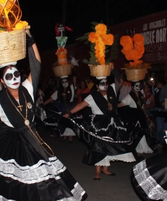 Comparsas ou muerteadas : comprendre les défilés du Día de Muertos à Oaxaca