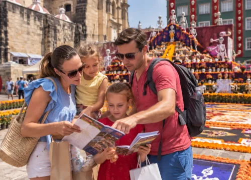 Independent Travel vs. Guided Tours: What is the Best Way to See Oaxaca’s Día de Muertos?